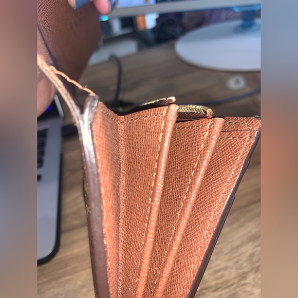 Louis Vuitton Monogram Sarah Wallet - Picture 14 of 16